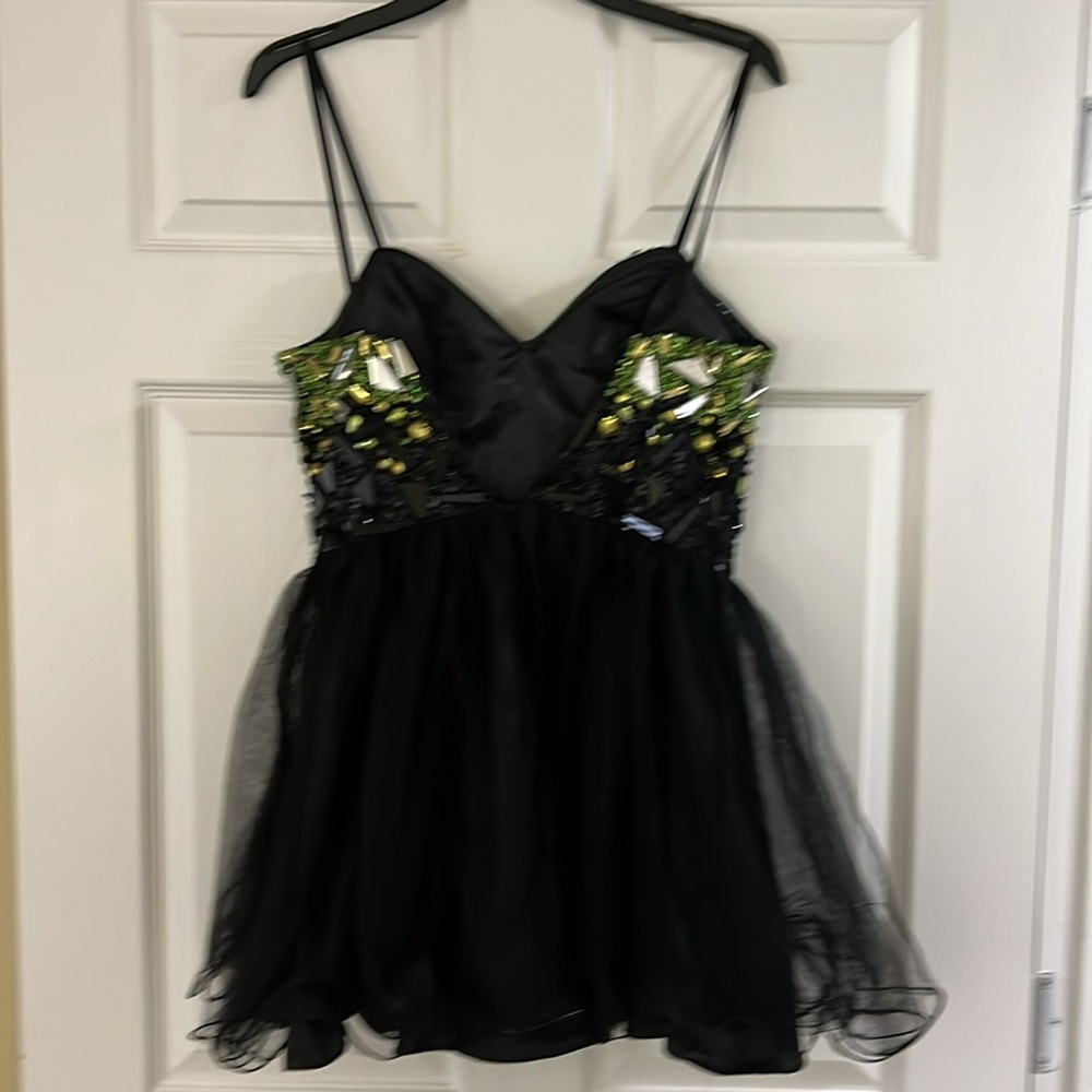 Short Black and Green Prom Dress with Elegant Design M - Picture 6 of 11